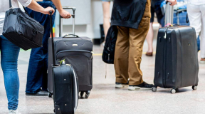 «Через турагентство КГБ, очень быстро оформляют». Беларусы поделились, как им удалось переехать за границу