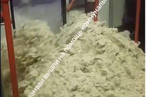 Видеофакт. В Витебске появился трамвай-снегоуборщик